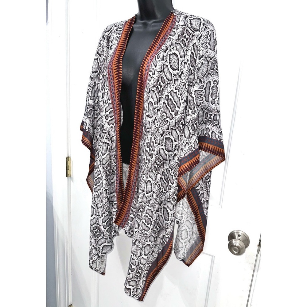 SHYANNE WOMEN'S SNAKE PRINT SHAWL - Picture 7 of 11